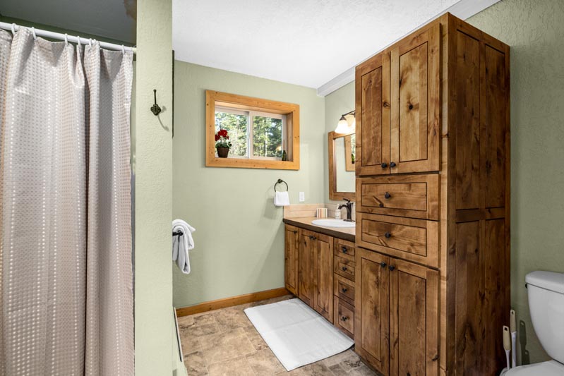 Vacation Rental Cabins - Bigfork MT - Swan Lake Cabins